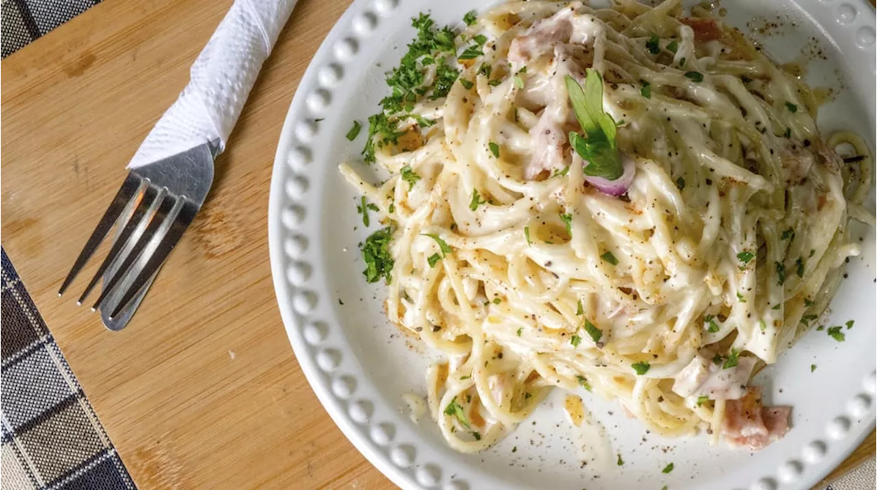 Espagueti con crema de cilantro y queso: Un toque italiano en 17 minutos