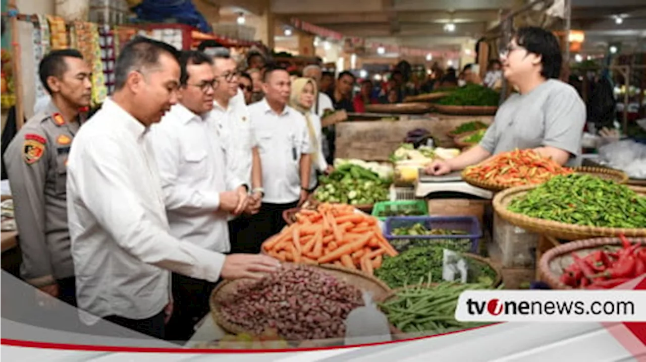 Mendag Budi Santoso Pantau Harga Bahan Pokok di Pasar Tagog Bandung Barat