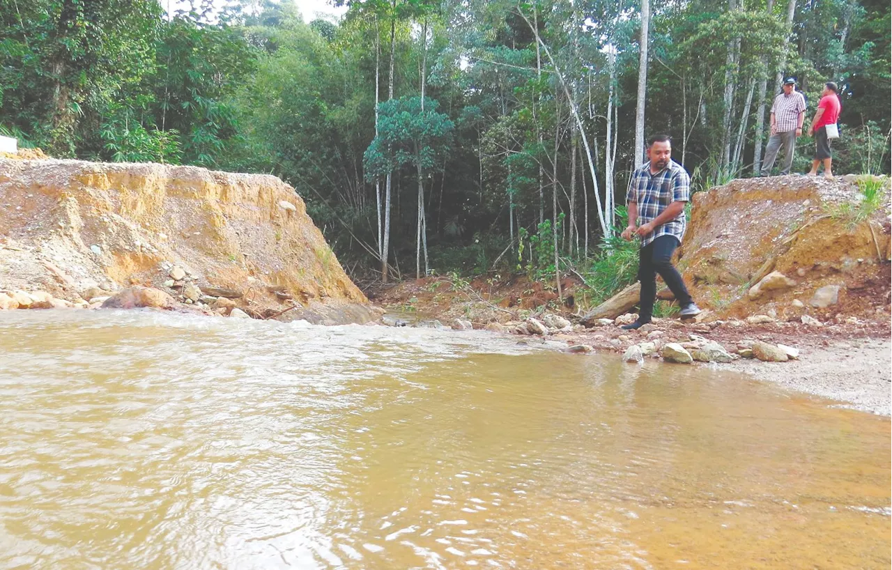 Derita 15 tahun penduduk Sungai Kelaik tercemar