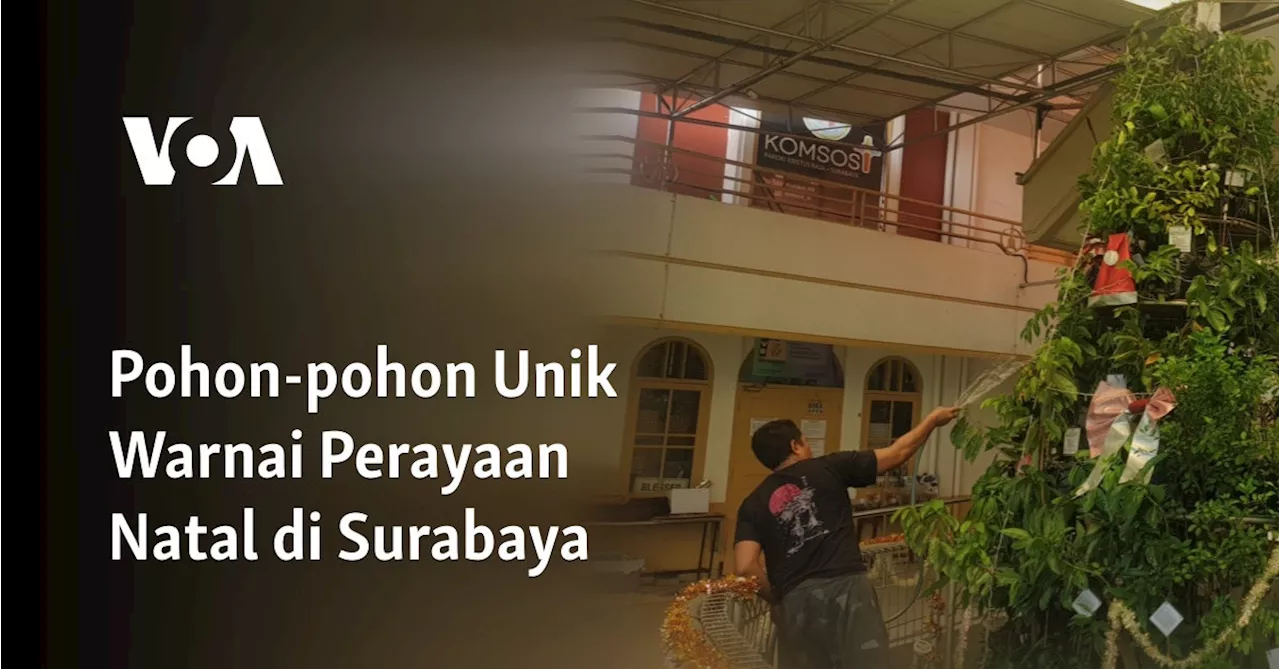 Pohon Natal Unik Bertema Lingkungan di Surabaya