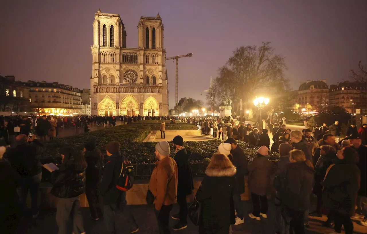 Notre-Dame de Paris accueille les messes de Noël pour la première fois depuis l'incendie