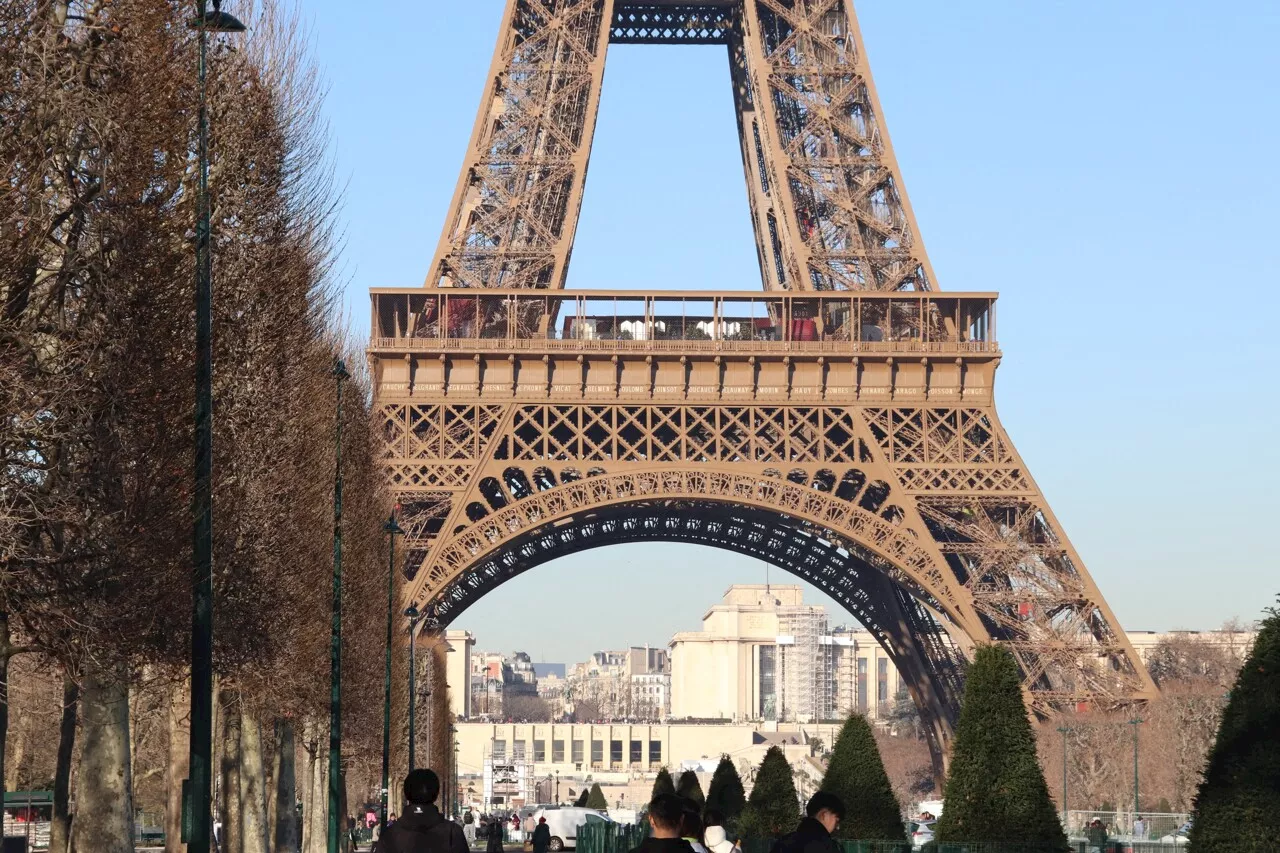 Court-circuit sur un ascenseur provoque l'évacuation de la Tour Eiffel