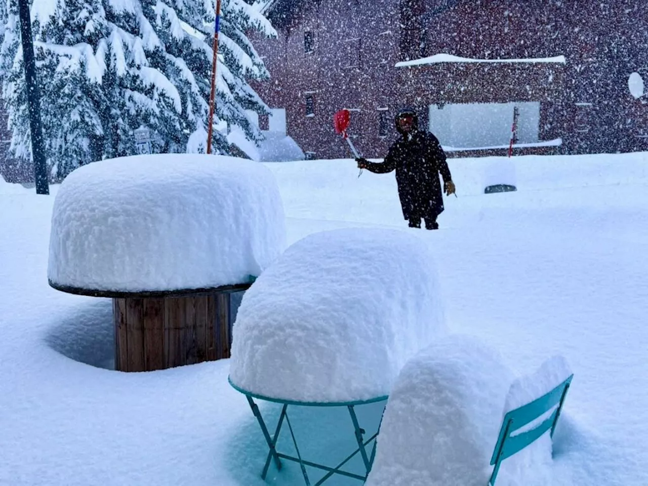 Les Alpes enneigées : de fortes chutes de neige dans les stations de ski