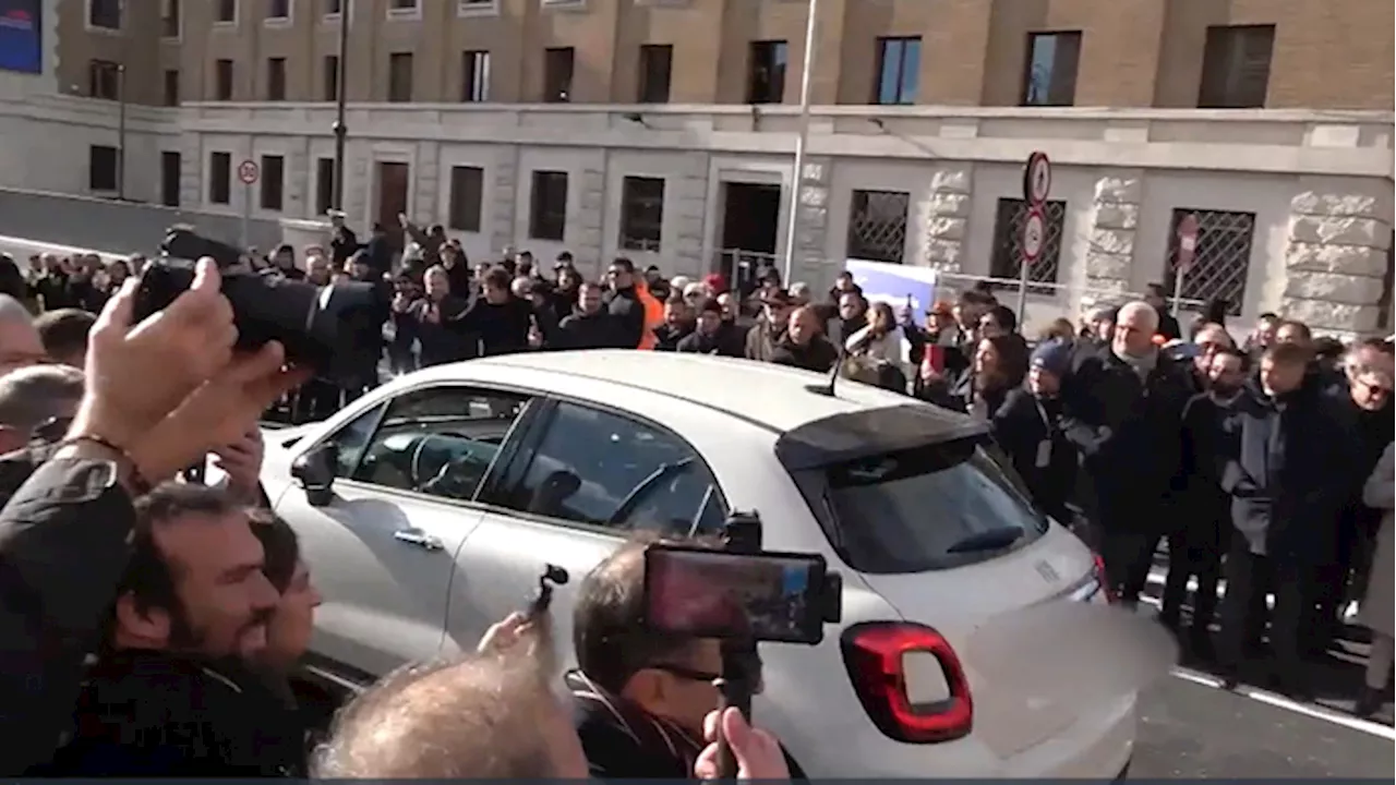 Giubileo, passa la prima auto nel tunnel di Piazza Pia