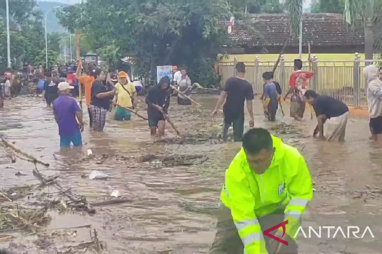 Banjir Bandang Diterjang Desa Kendit Situbondo