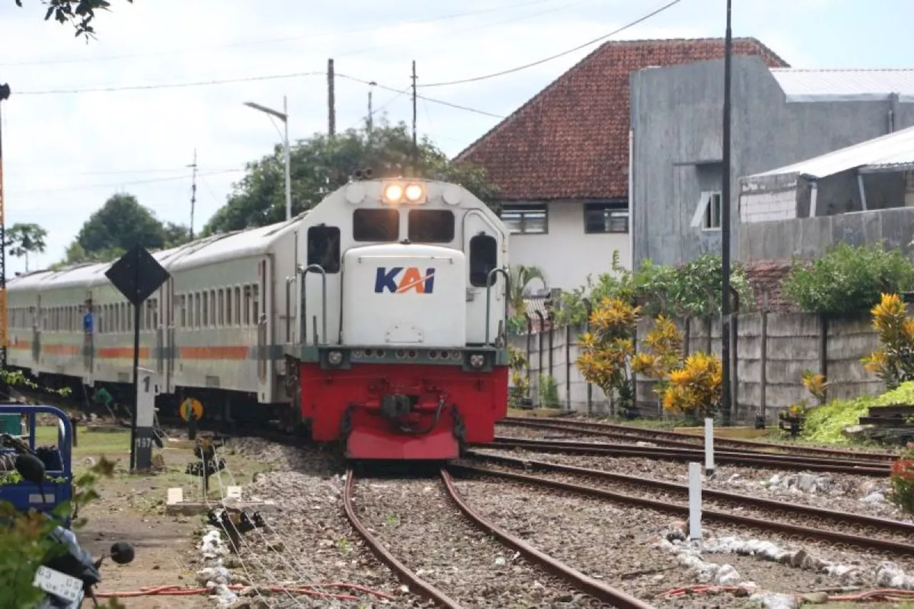 Erupsi Gunung Raung Tak Ganggu Perjalanan KA di Jember