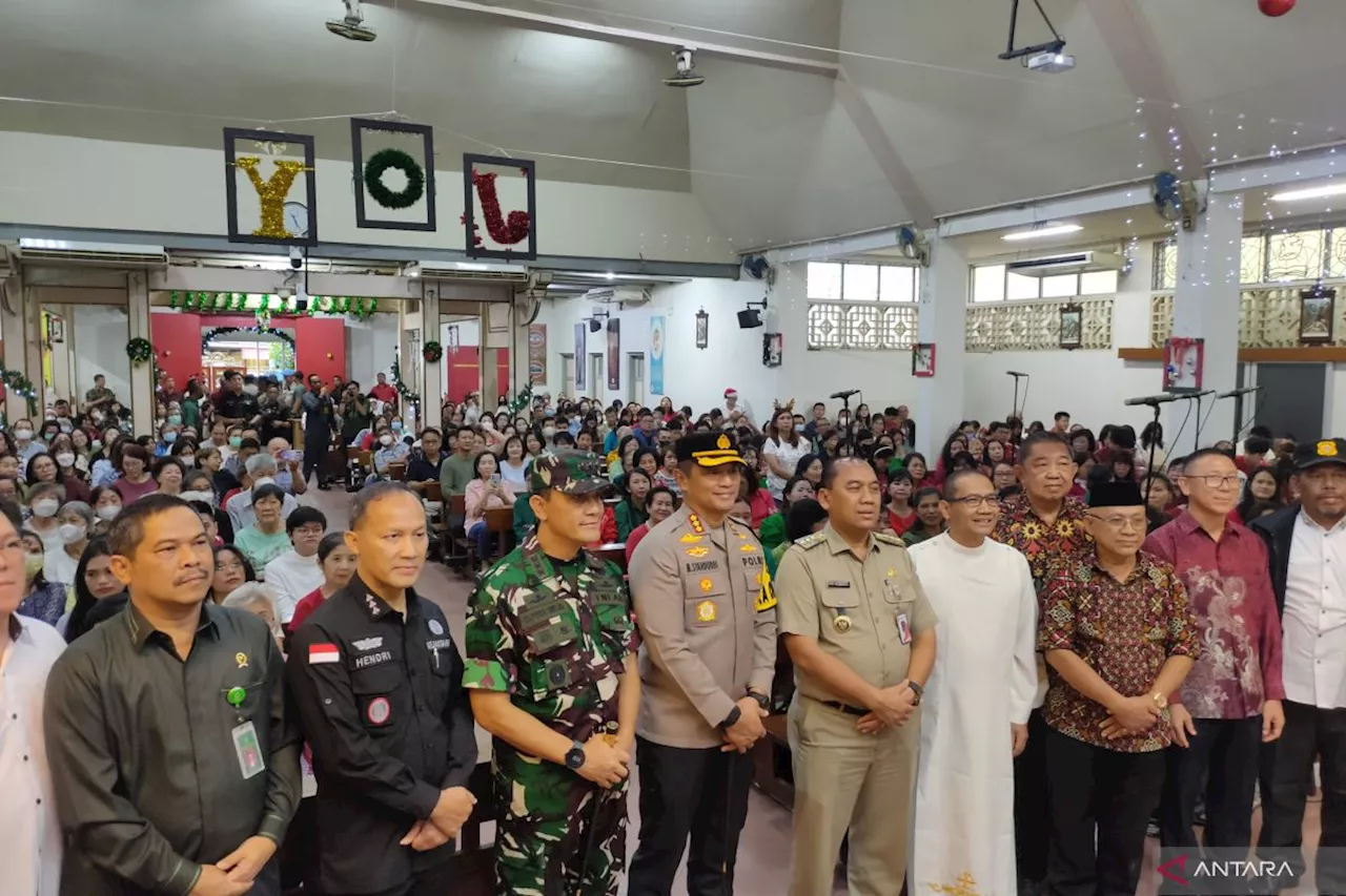 Forkopimko Jakbar Kawal Natal di Gereja Maria De Fatima dan Gereja Sion