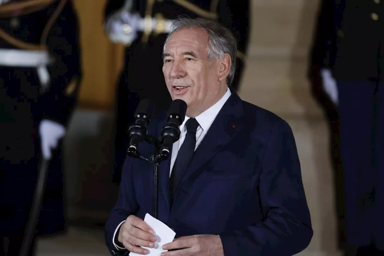 Francois Bayrou Bentuk Pemerintahan Baru, Valls dan Borne Masuk Kabinet