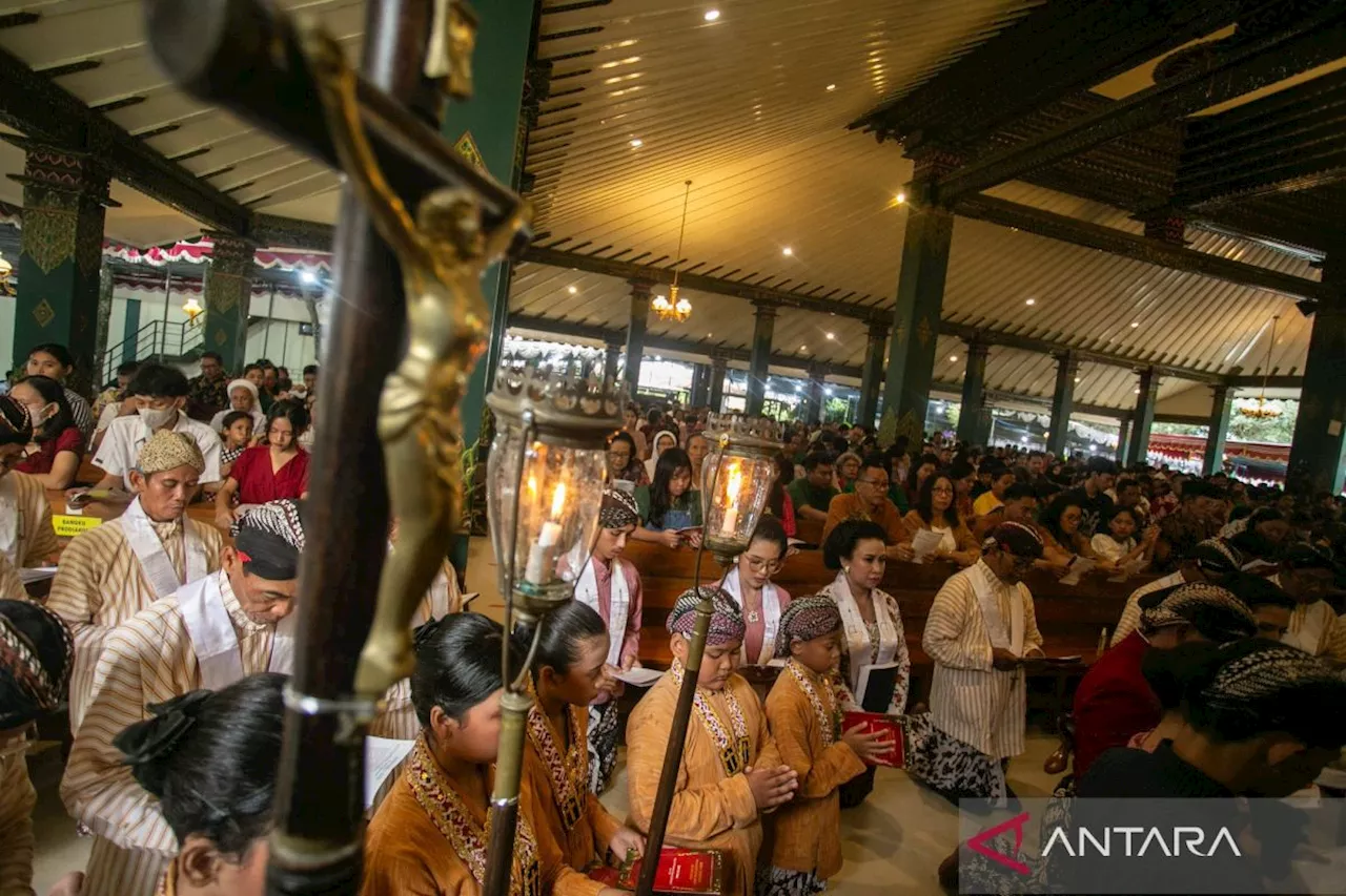 Misa Natal di Indonesia Dinamikan Budaya Lokal dan Iringan Gamelan