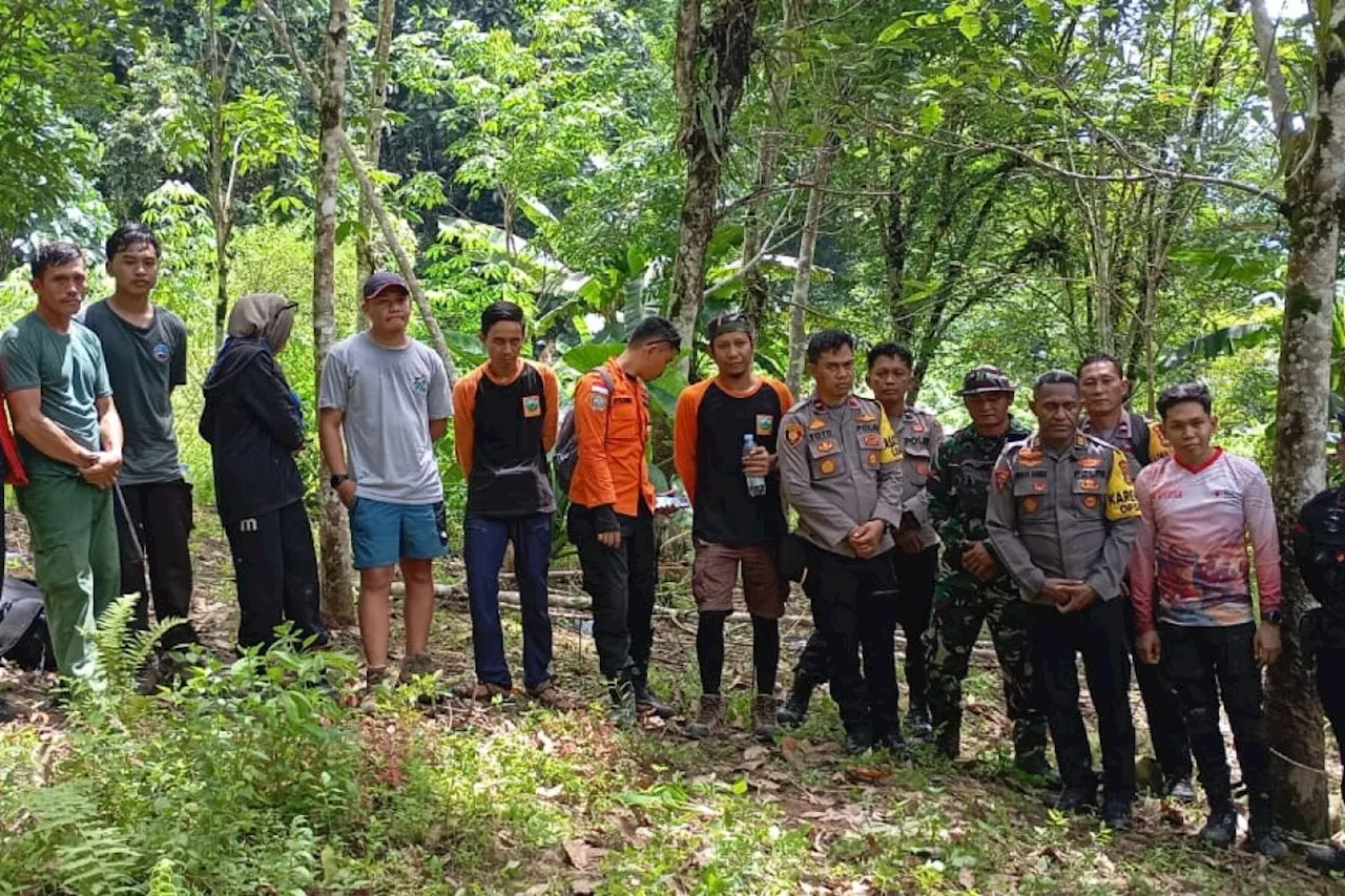 Tim SAR Evakuasi 6 Pendaki Tersesat di Gunung Ponteoa