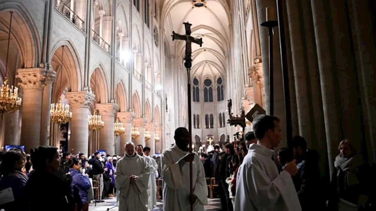 Notre-Dame célèbre Noël pour la première fois depuis l'incendie de 2019