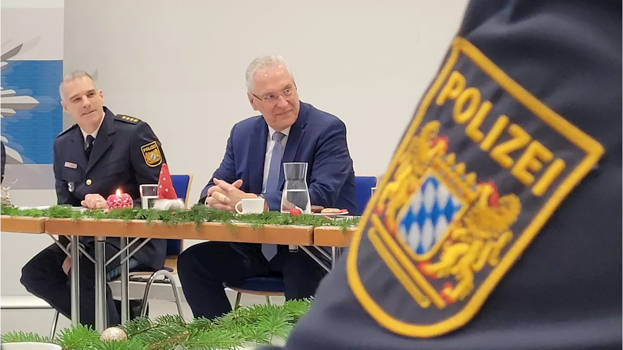 Heiligabend-Besuch: Innenminister Herrmann dankt bayerischen Einsatzkräften