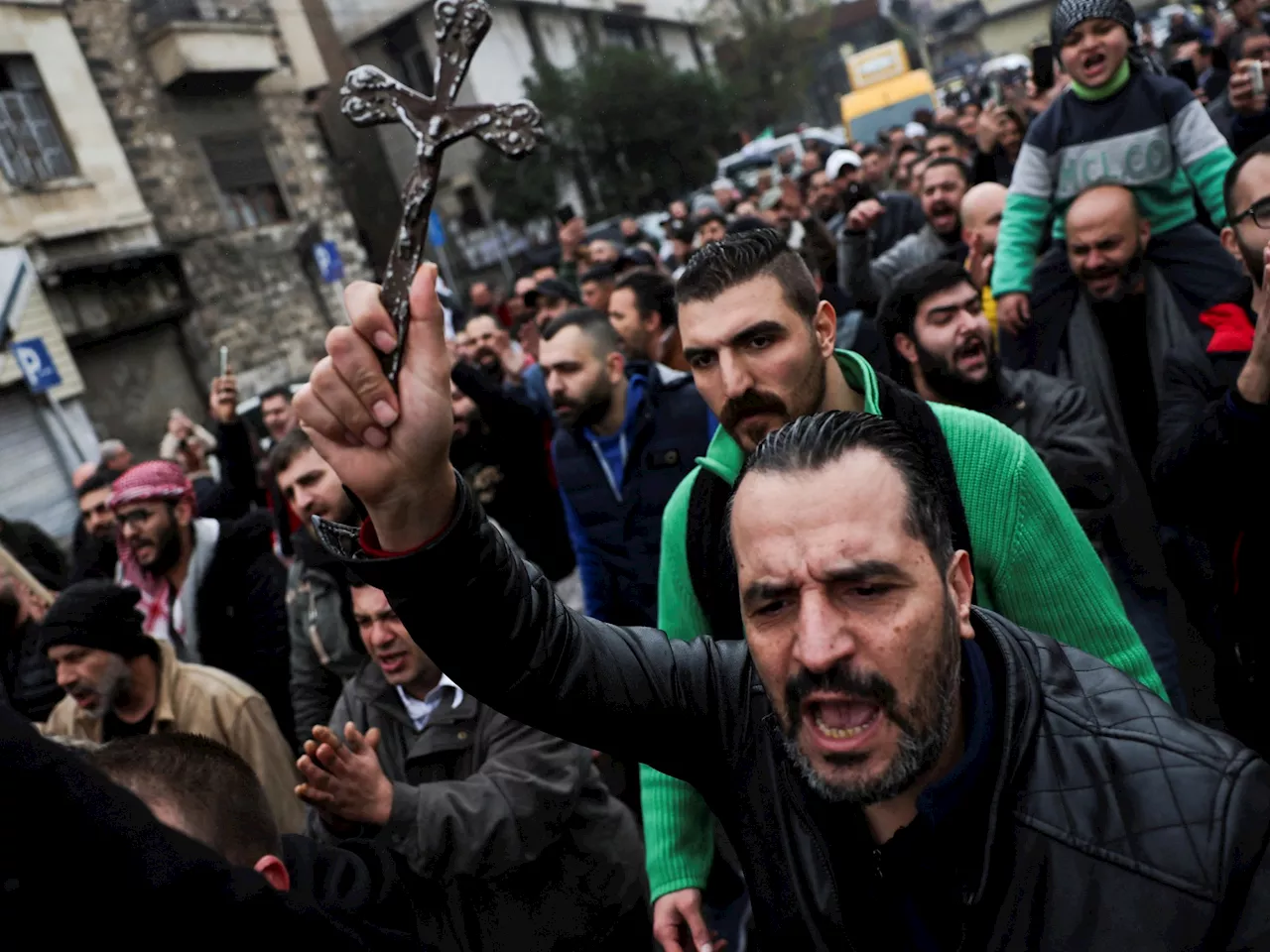 Protestas en Siria por la quema de un árbol de Navidad