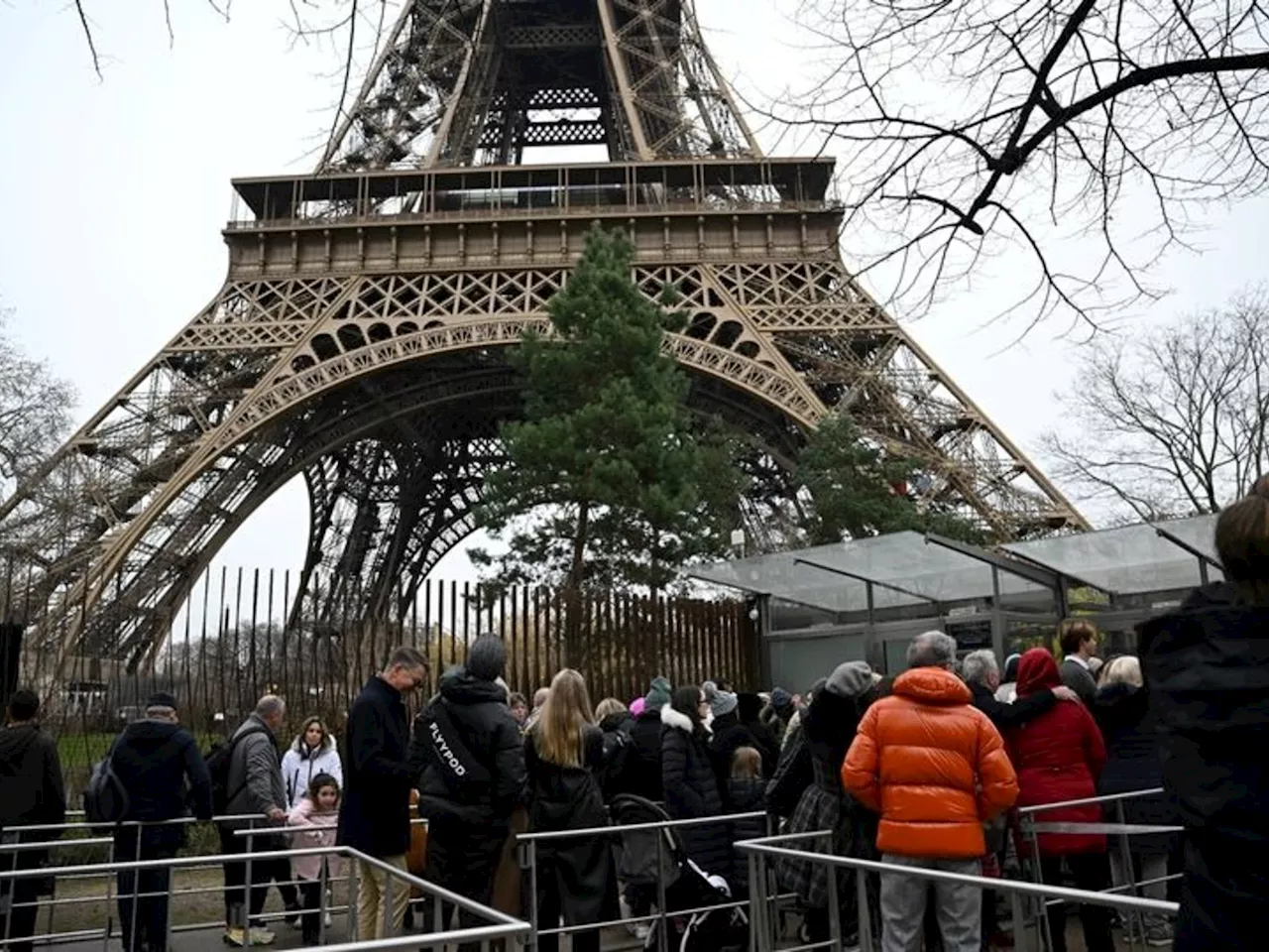 Susto en la torre Eiffel: sonaron las alarmas de incendio y evacuaron a más de mil turistas