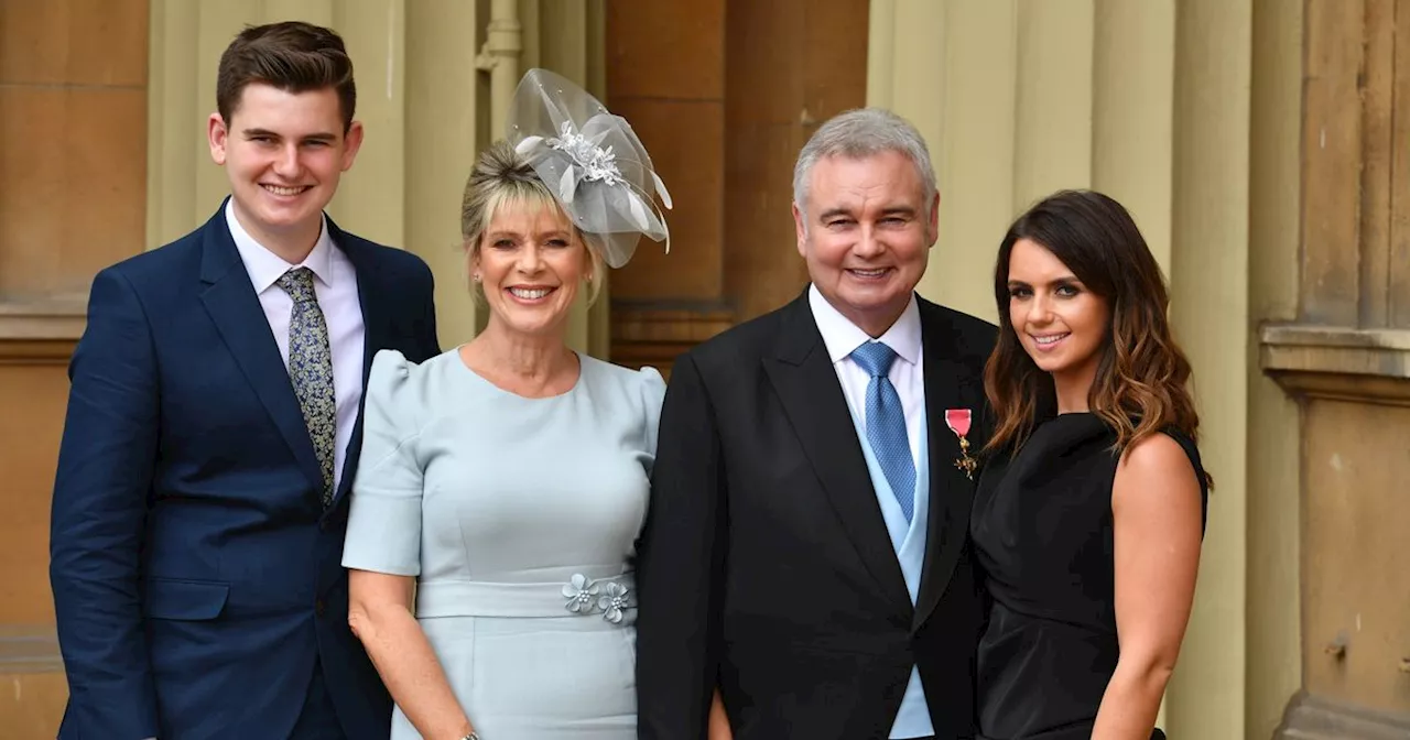 Eamonn Holmes and Ruth Langsford's Christmas Amidst Divorce: Expert Sees Potential for Growth