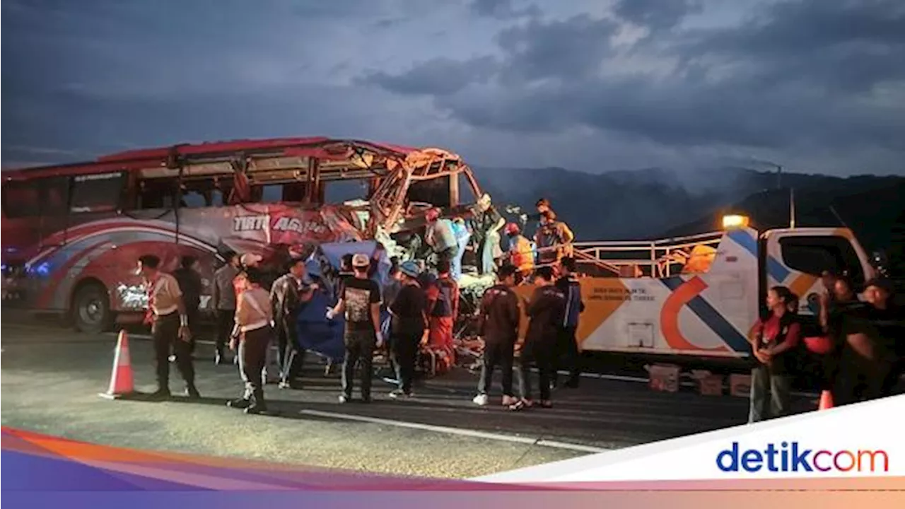 Bus Pelajar Kecelakaan di Tol Pandaan-Malang, 4 Meninggal