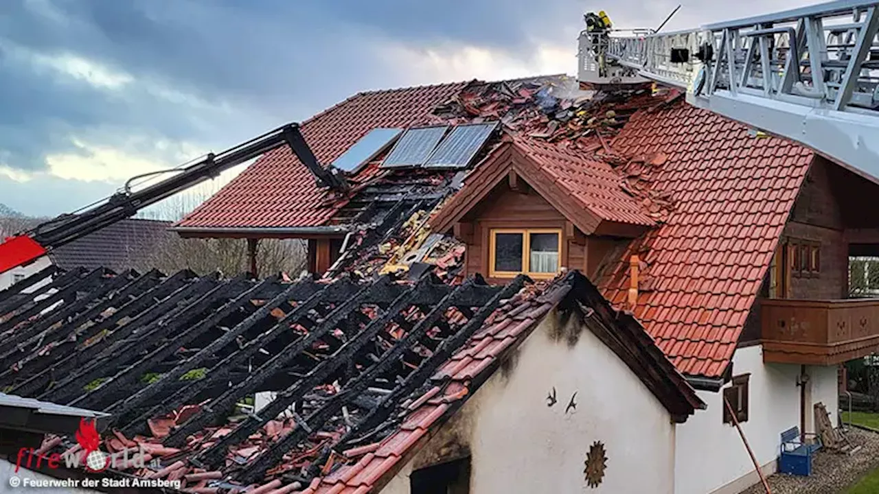 Großbrand in Arnsberg-Oeventrop: Carport und Wohngebäude in Flammen