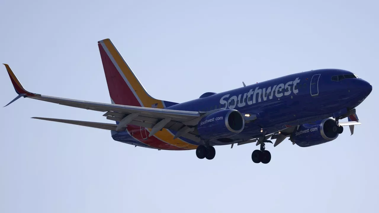 Southwest Flight Returns to Phoenix After Onboard Fight