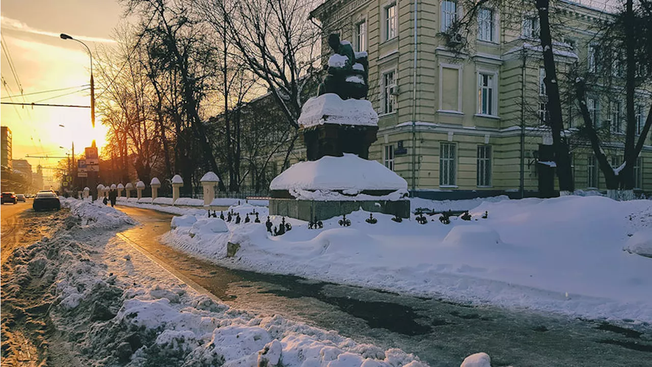 Москвичам пообещали облачную погоду и до -1°C во вторник