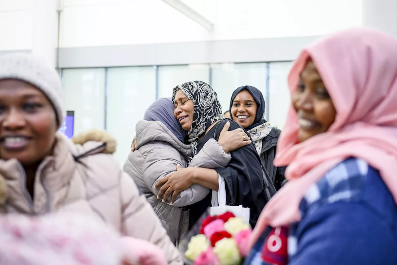 First Major Group of Sudanese Refugees Arrives in Canada