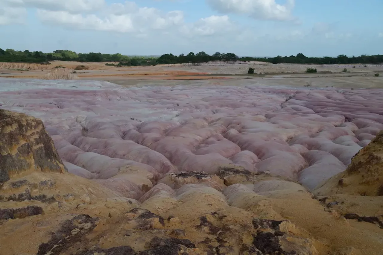 Gurun Pasir Eks-Tambang di Desa Busung, Destinasi Wisata Ramah Kantong di Bintan