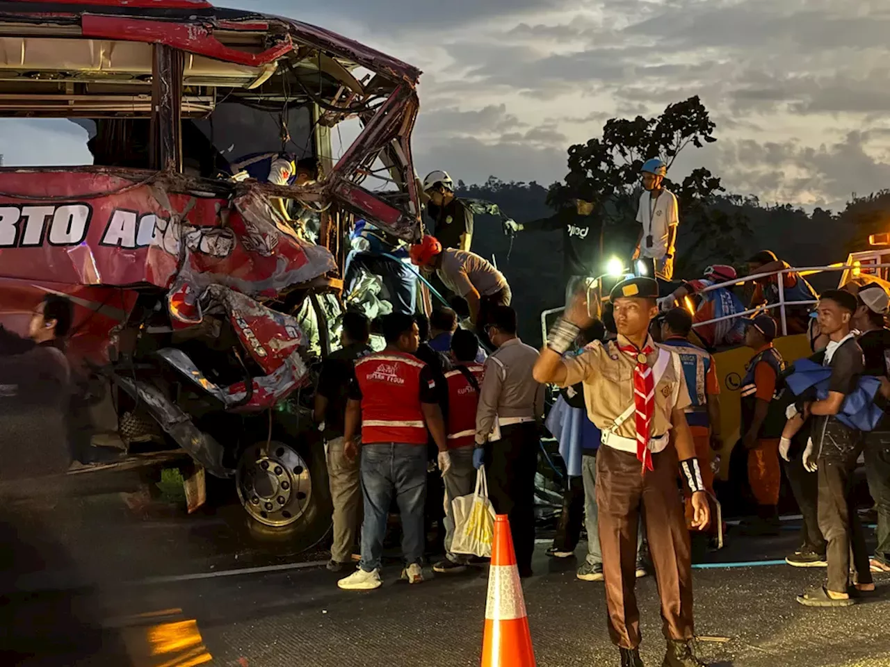 Truk Overheat Jadi Penyebab Kecelakaan Tol Pandaan-Malang