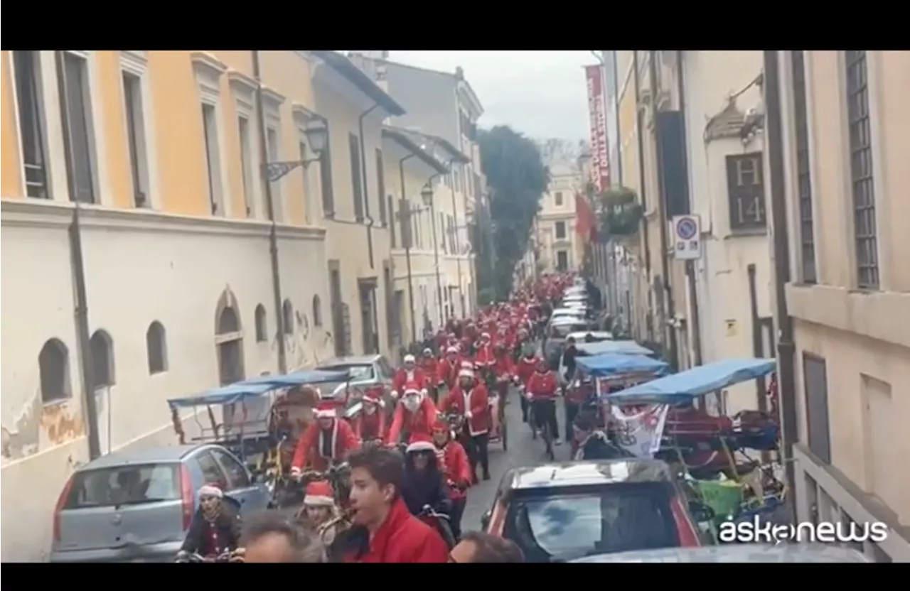 Pedalata dei Babbo Natale a Roma per il sostegno ai bambini malati