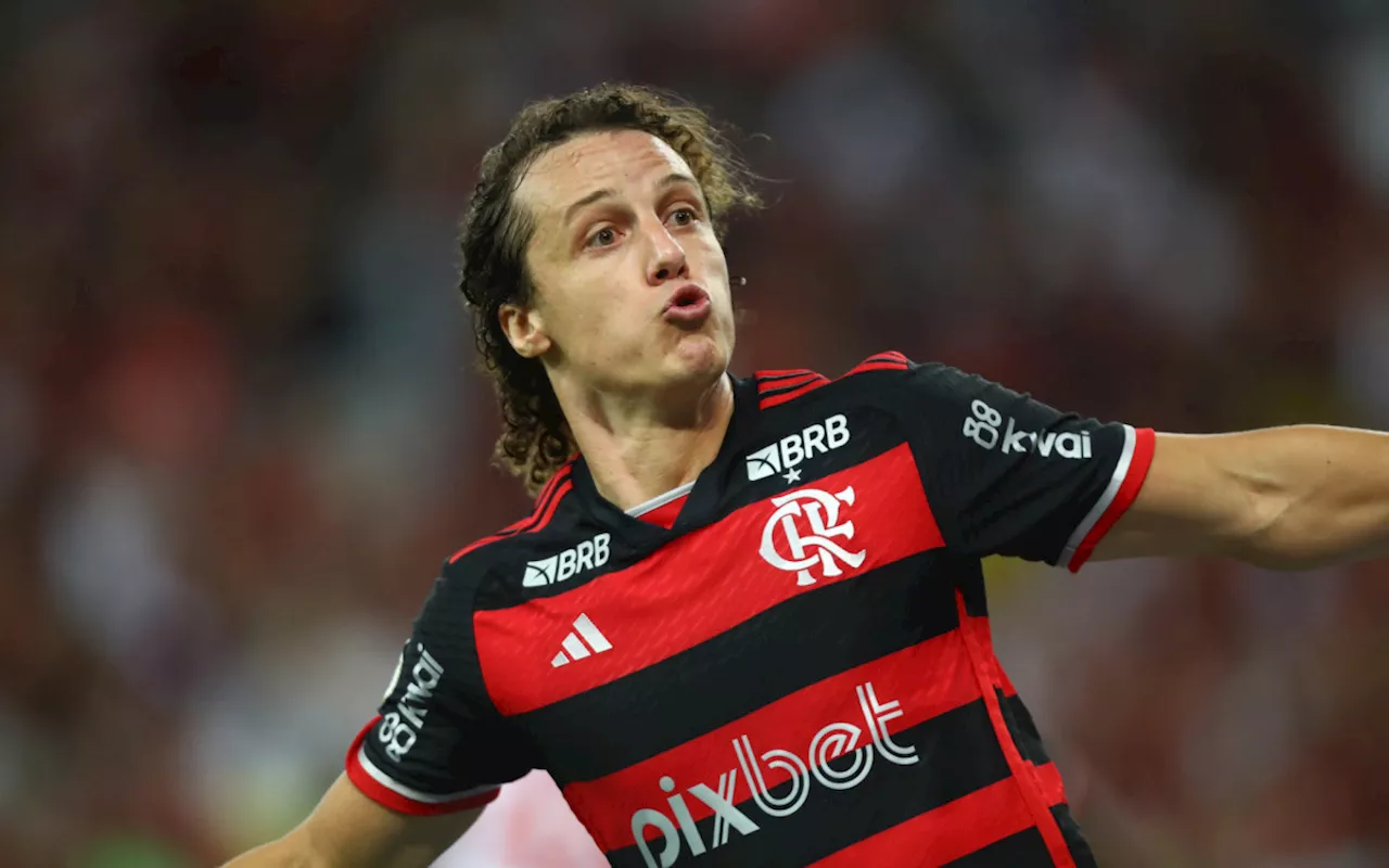 Diretor do Vasco elogia David Luiz, mas nega conversas pelo ex-zagueiro do Flamengo