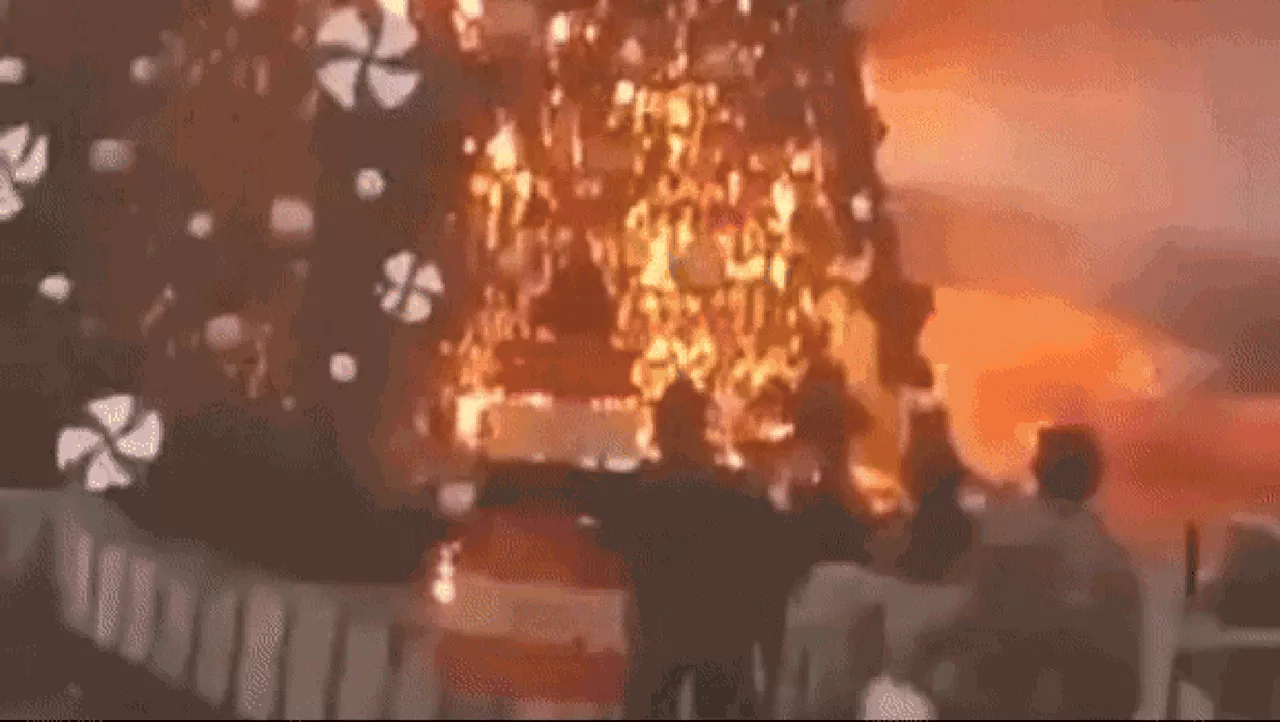 Cristãos protestam em Damasco após incêndio em árvore de Natal na Síria