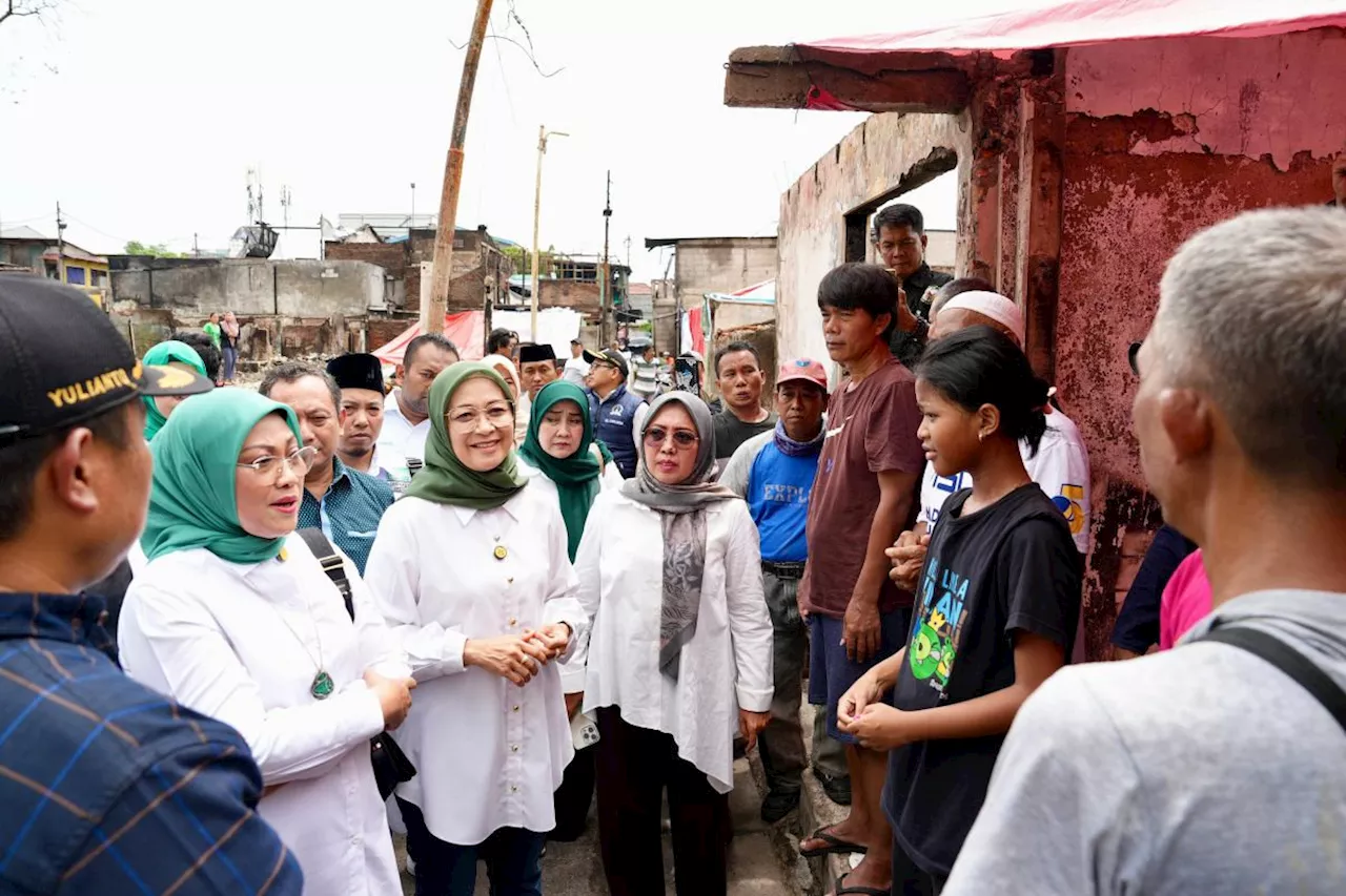 Pembina Perempuan Bangsa Salurkan Bantuan Korban Kebakaran Kemayoran