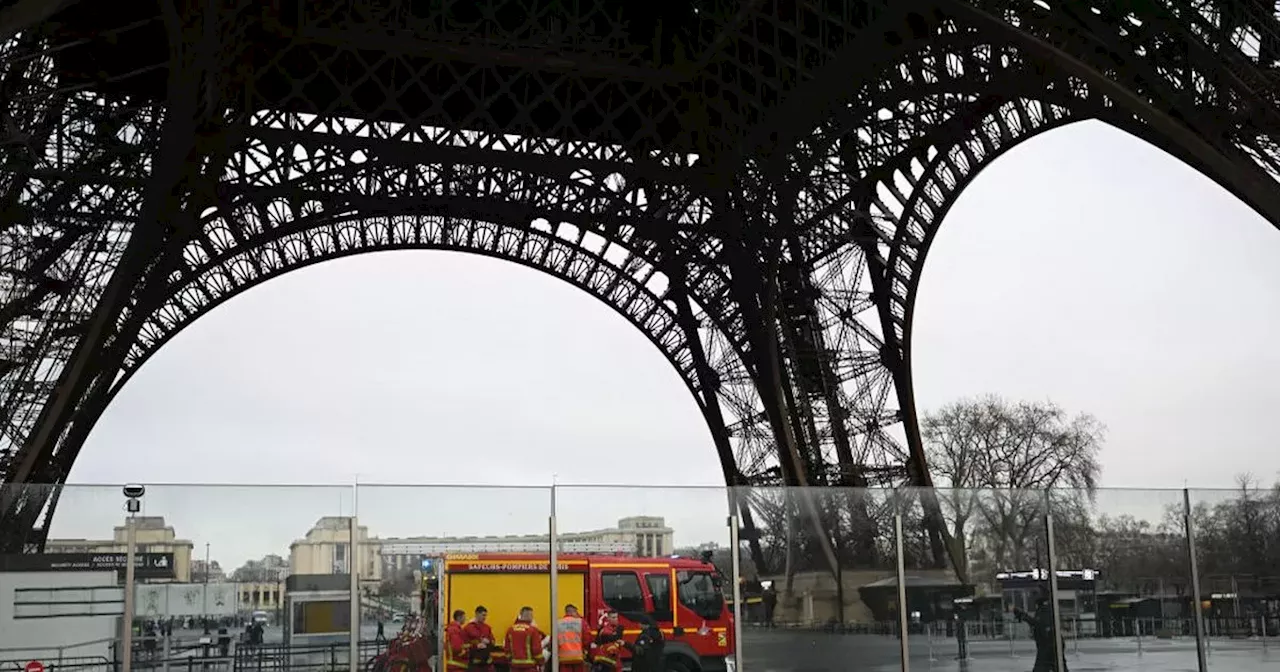 Fire at the Eiffel Tower Evacuated