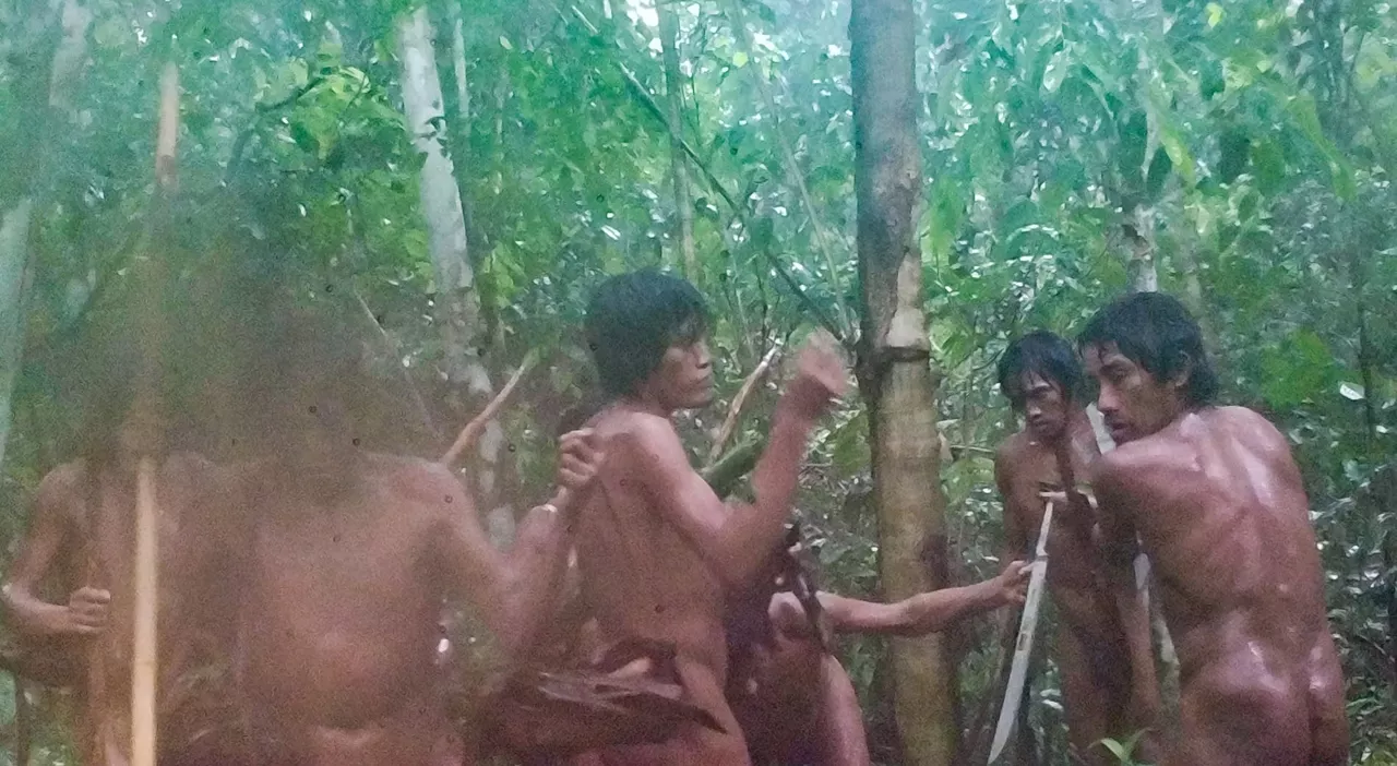 Amazzonia, ripresa per la prima volta la tripù indigena del Massaco: ​nome, lingua e tradizioni sono un mister