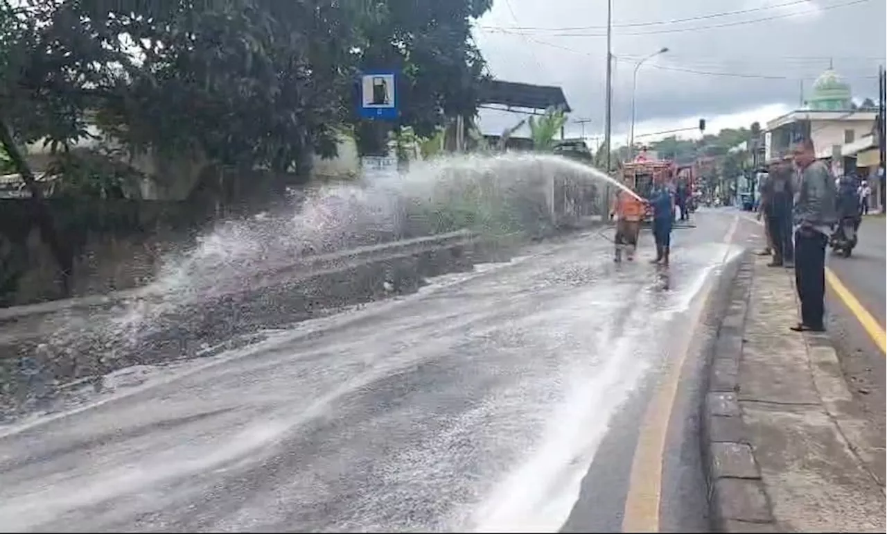 Cairan Kimia Berceceran di Jalan Raya, Kerusakan Motor dan Luka Bakar