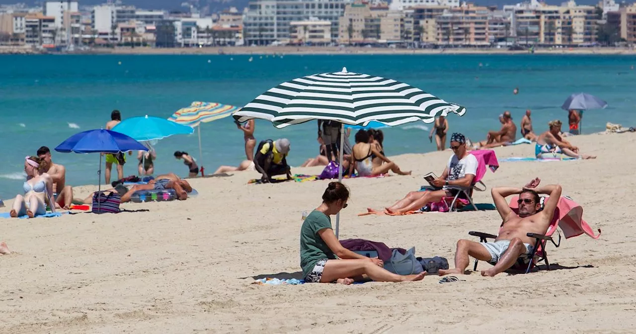 Holiday Hotspots Collapsing Due to Popularity, Travel Guide Urges Tourists to Avoid