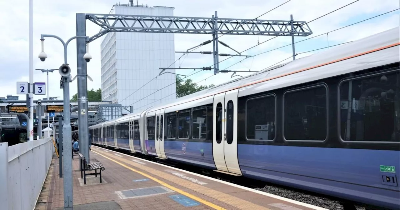 Passenger Forced to Run Alongside Elizabeth Line Train After Hand Gets Trapped in Door