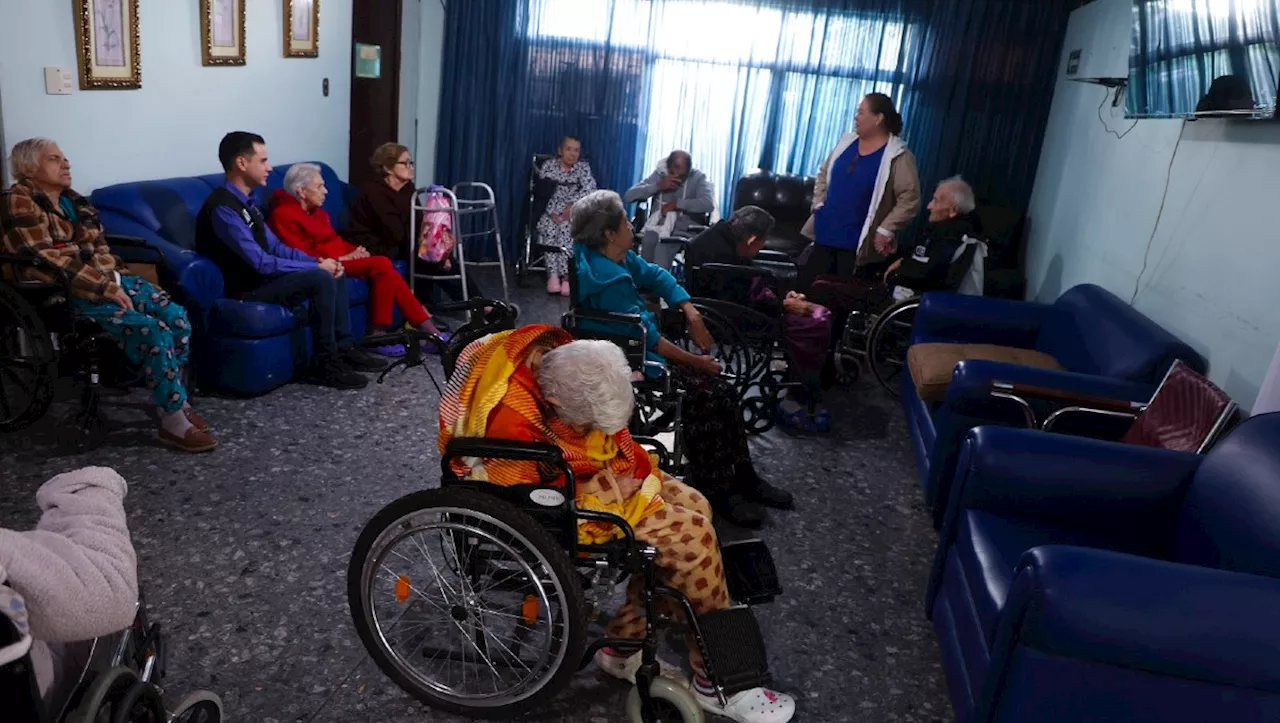 Casa Hogar María Esperanza celebra Nochebuena con adultos mayores