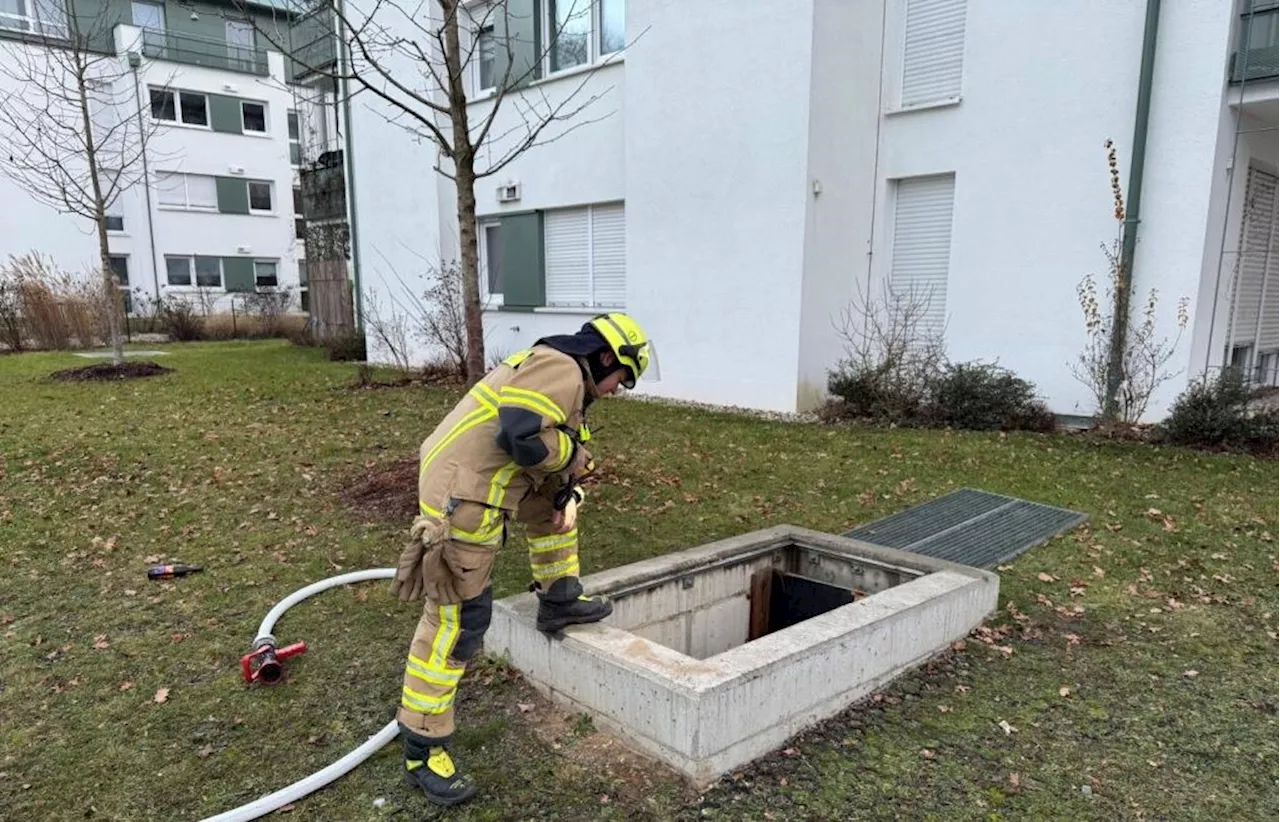 Flammen in Lüftungsschacht: Regensburger Feuerwehr rückt an Heiligabend zu Großeinsatz aus