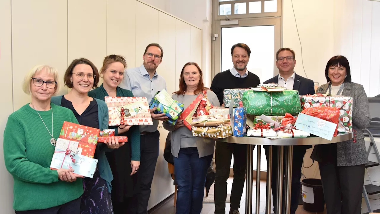 Kidsnest-Kinder: Weihnachtsgeschenke vom Wunschbaum in Amstetten