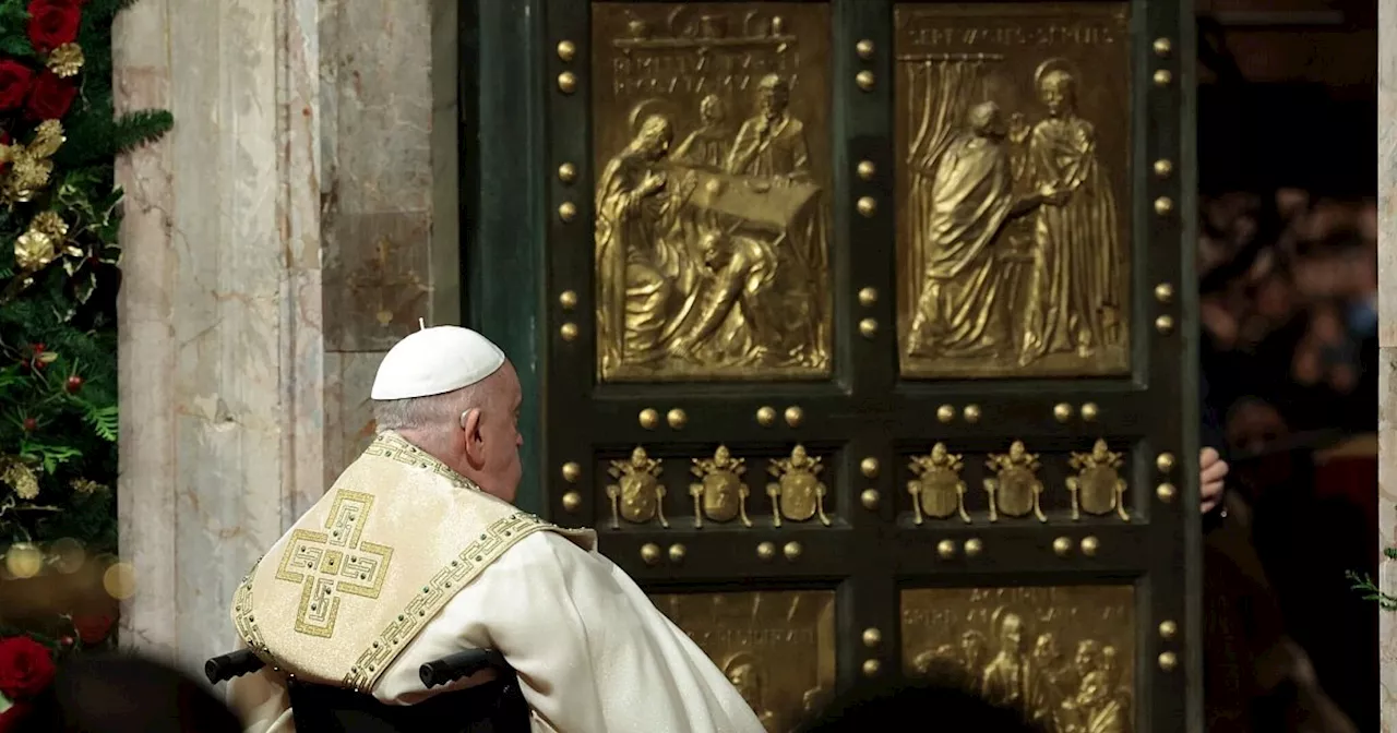 Papst Franziskus eröffnet das Heilige Jahr