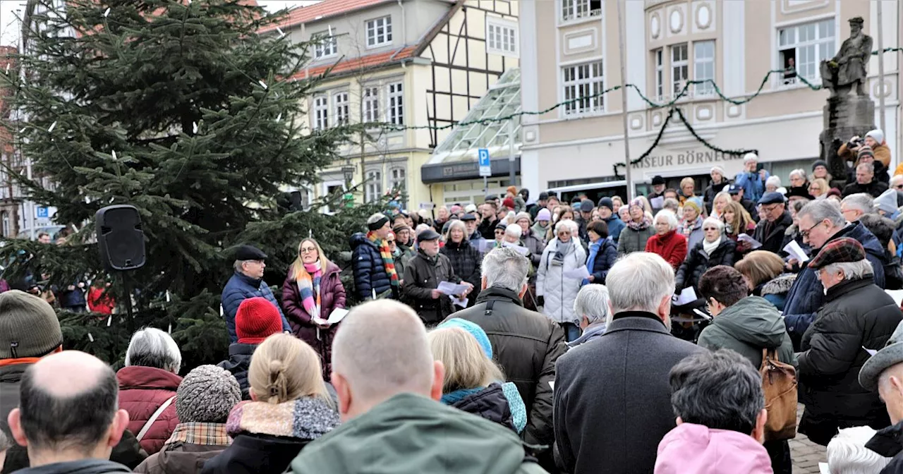 Weihnachtssingen in Warburg: Freude, Besinnung und Spendenaufruf