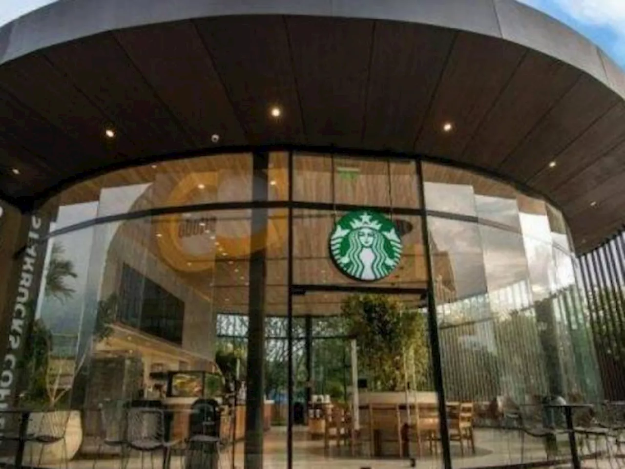 Huelga de empleados de Starbucks escala y afecta a cafeterías en todo Estados Unidos