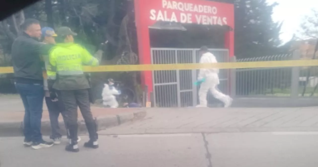 Ciclista muere tras chocar contra andén en Bogotá