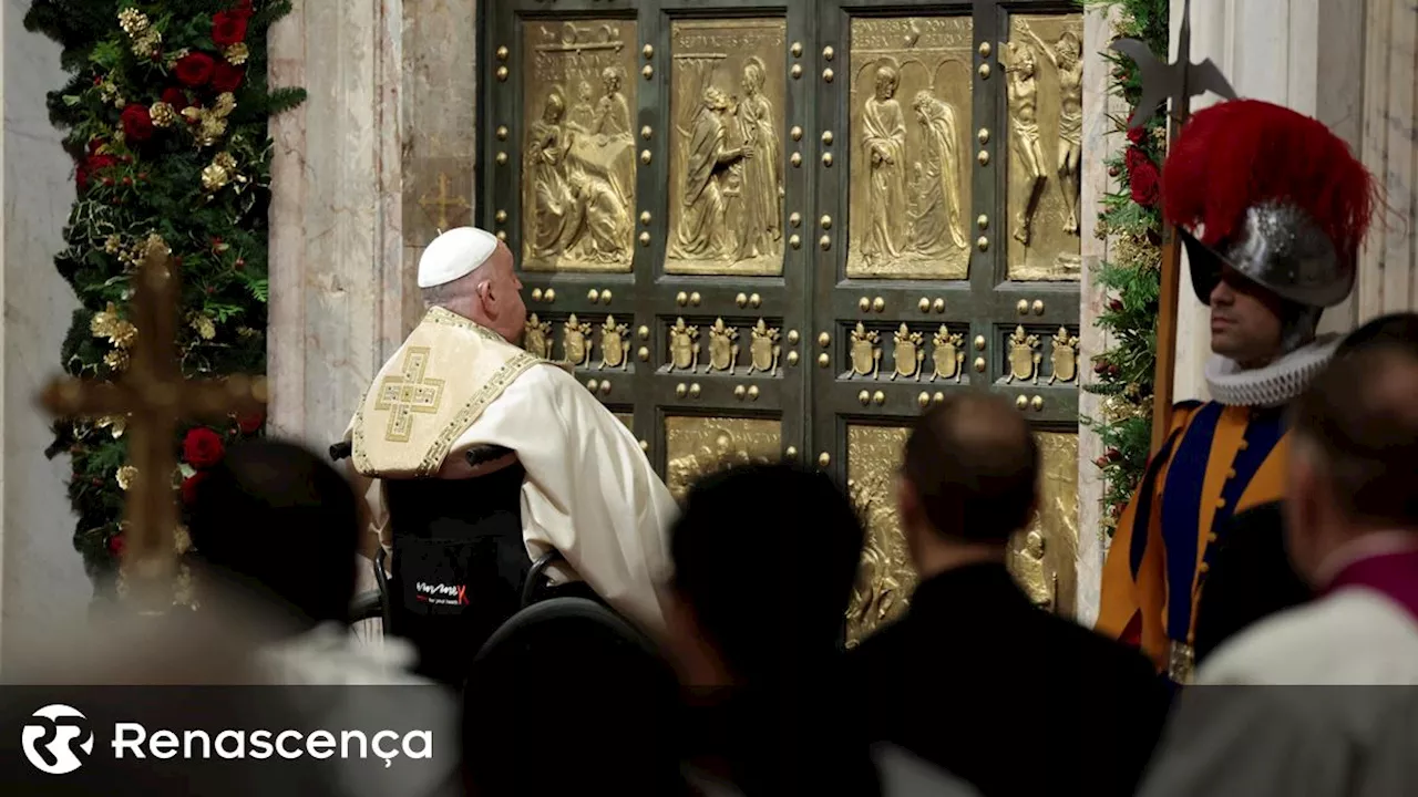 Papa abre Porta Santa para levar esperança ao mundo