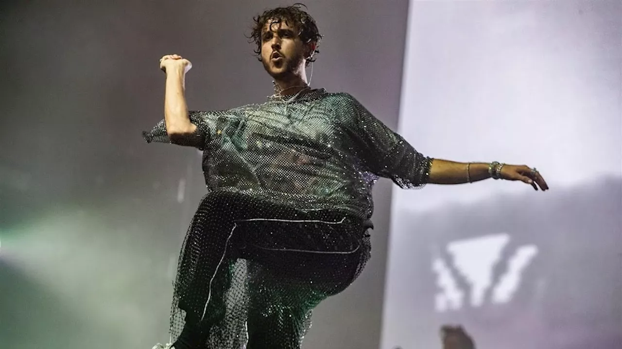 Zanger Oscar and the Wolf slachtoffer van homohaat