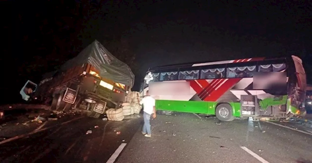 Seven Dead in Five-Vehicle Crash on North-South Highway