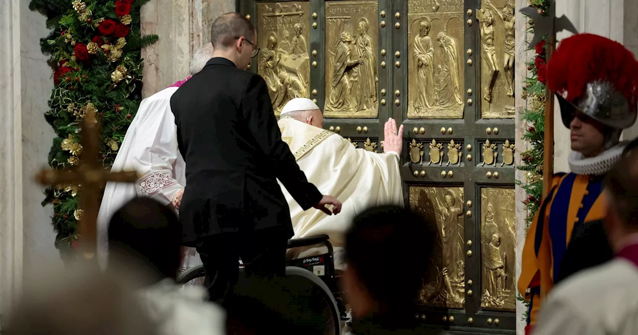 Papa Francisco abre a Porta Santa em Roma para o Jubileu