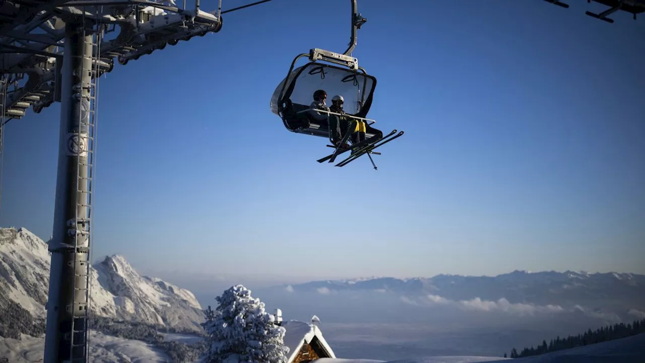 240 Wintersportler in französischen Alpen in defektem Sessellift gefangen