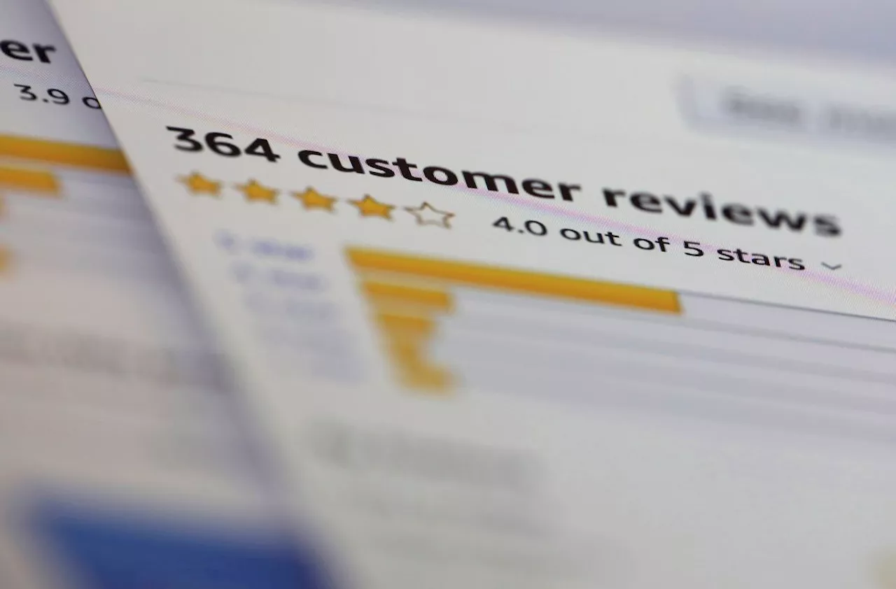 AI-Generated Fake Reviews Flood Online Platforms