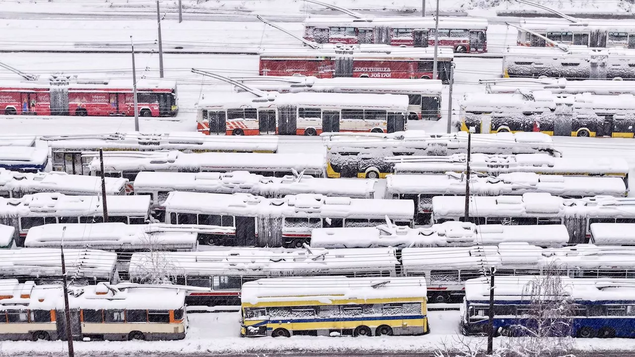 Winterwetter: Hoher Schnee und Sturm legen Teile des Balkans lahm