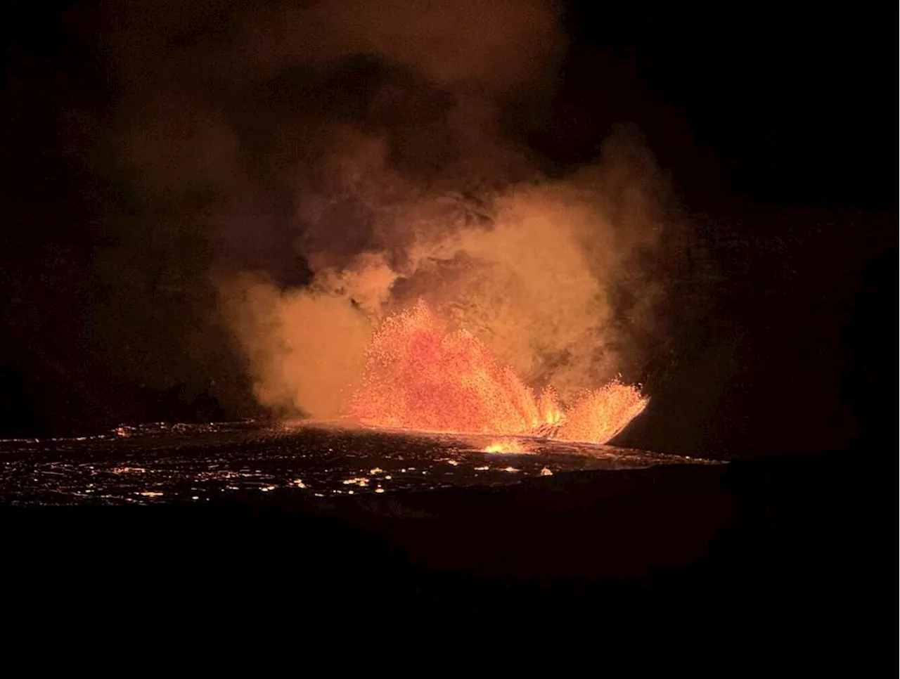 Le Volcan Kilauea Entrer en Éruption à Hawaï